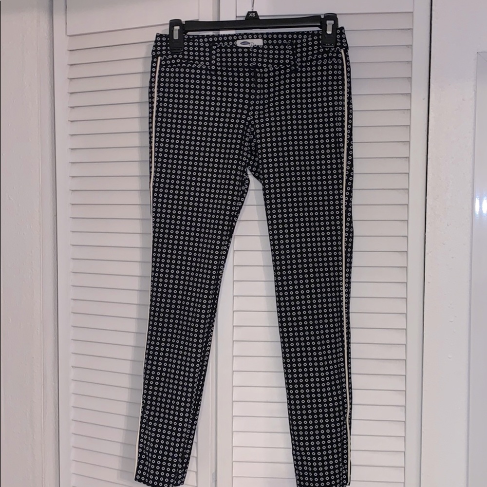 Patterned Old Navy Diva Ankle Pant w/ Pin Stripe🔥